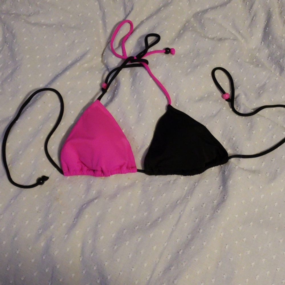 SIZE M VS BIKINI TOP